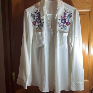White double front pocket embroidered blouse